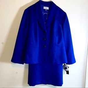 Plus Size 2-piece suit. Size 24W. W/tags. 100% Polyester. Vibrant blue color.